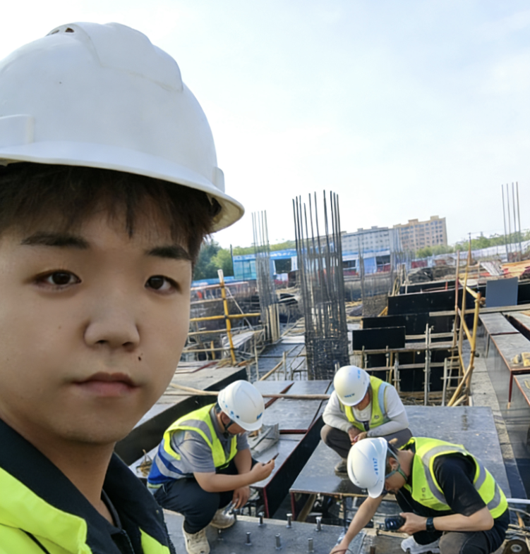 刘曜华.png