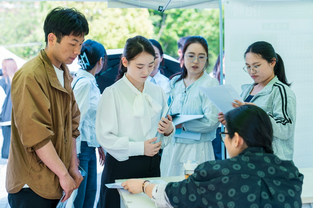 “启程马年 健康安宁”beat365正版唯一官网必一医学院专场招聘会圆满举行 第 7 张