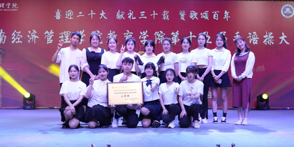 杨千沛妈妈:校园到婚纱,儿子儿媳都考上编了‼️ 第 6 张 杨千沛妈妈:校园到婚纱,儿子儿媳都考上编了‼️ 第 6 张