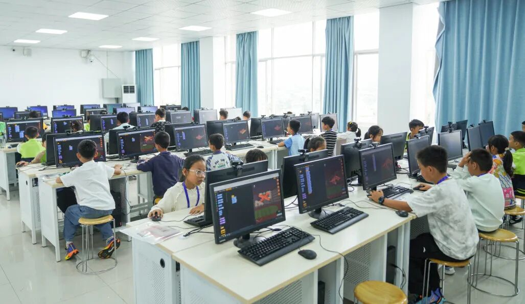 全国青少年心理成长知识与应用创新大赛云南赛区复赛在云经管举办 第 8 张 全国青少年心理成长知识与应用创新大赛云南赛区复赛在云经管举办 第 8 张